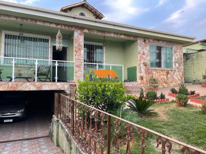 Casa com 3 quartos — Rio Branco, Belo Horizonte