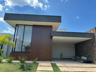Sobrado com 4 Quartos à venda, 228m² no Ninho Verde 2, Pardinho