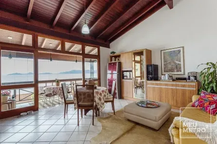 Casa com 3 Quartos à venda, 210m² no Balneário, Florianópolis