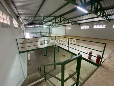 Galpão/Depósito/Armazém para alugar, 560m² no Tibery, Uberlândia