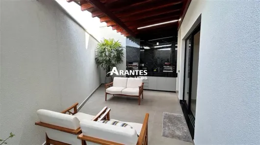 Sobrado com 3 Quartos à venda, 177m² no Jardim Colina, Uberlândia