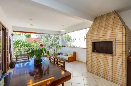 Sobrado com 4 Quartos à venda, 343m² no Pilarzinho, Curitiba