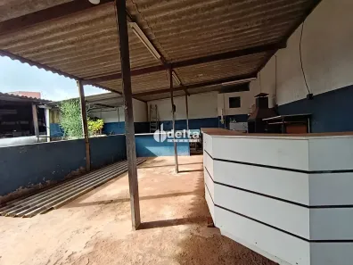 Ponto Comercial para alugar, 280m² no Segismundo Pereira, Uberlândia