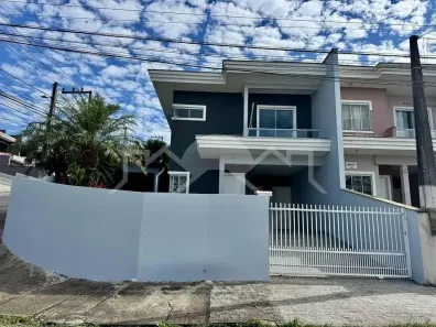 Casa com 3 Quartos à venda, 116m² no Petrópolis, Joinville
