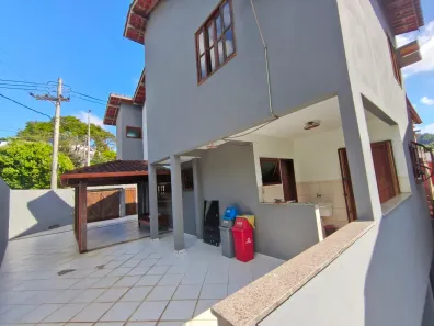 Casa com 3 Quartos para alugar, 160m² no Lagoa, Macaé