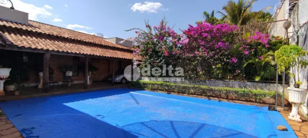 Casa com 4 Quartos à venda, 349m² no Tabajaras, Uberlândia