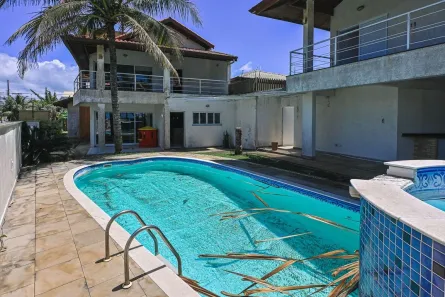 Sobrado com 4 Quartos à venda, 385m² no Centro, Peruíbe