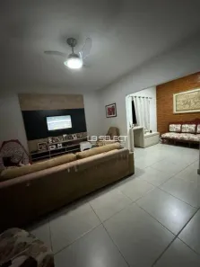 Casa com 3 Quartos à venda, 180m² no Umuarama, Uberlândia