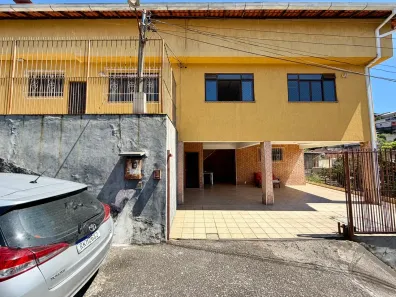 Casa com 4 Quartos para alugar, 200m² no Castelanea, Petrópolis