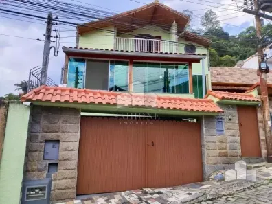 Casa com 3 Quartos à venda, 450m² no Itamarati, Petrópolis