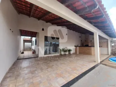 Casa com 3 Quartos para alugar, 140m² no Nova Uberlândia, Uberlândia