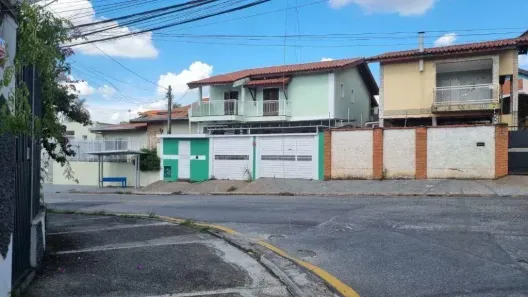 Imóvel Comercial com 4 Quartos para alugar, 327m² no Jardim São Carlos, Sorocaba