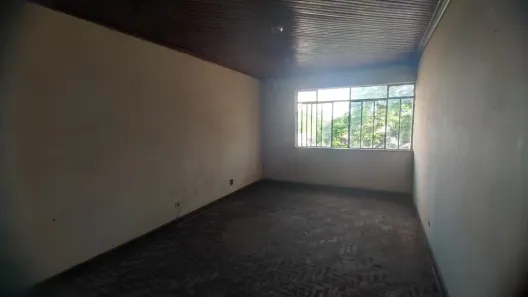 Sobrado com 3 Quartos para alugar, 91m² no Zona 05, Maringá