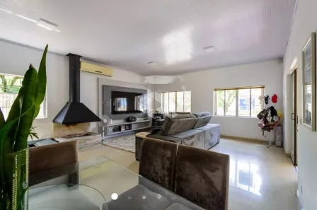 Casa com 3 Quartos à venda, 468m² no Medianeira, Porto Alegre