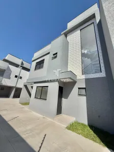 Sobrado com 3 Quartos à venda, 122m² no Uberaba, Curitiba