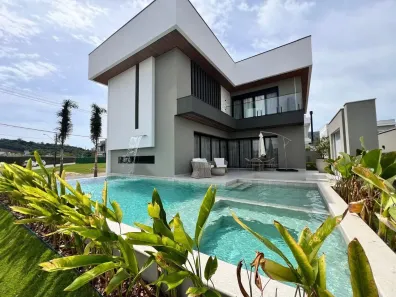 Casa de Condomínio com 4 Quartos à venda, 440m² no Santa Regina, Camboriú