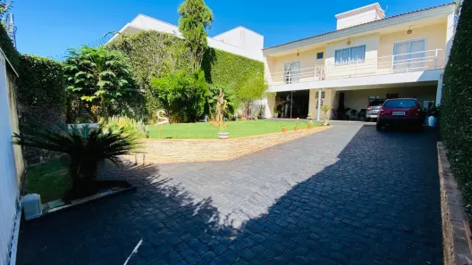 Sobrado com 4 Quartos à venda, 196m² no Cidade Jardim, Uberlândia