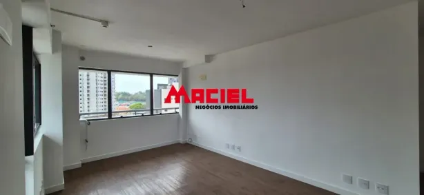Sala Comercial à venda, 32m² no Jardim São Dimas, São José dos Campos