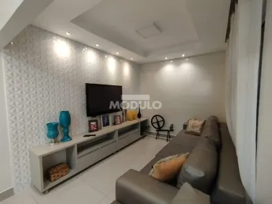 Casa com 3 Quartos à venda, 230m² no Jardim Patrícia, Uberlândia