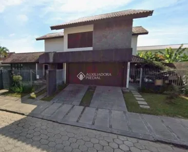 Casa com 4 Quartos à venda, 330m² no Centro, Palhoça