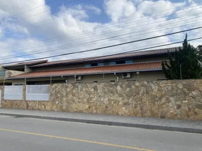 Sobrado com 4 Quartos à venda, 275m² no Anita Garibaldi, Joinville