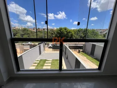 Casa com 3 Quartos à venda, 166m² no Parque Xangri-Lá, Contagem