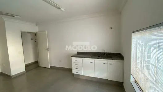 Prédio Comercial para alugar, 240m² no Centro, Uberlândia