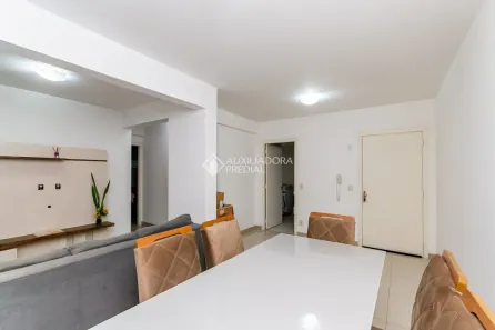 Apartamento com 2 Quartos para alugar, 75m² no Santo Antônio, Porto Alegre