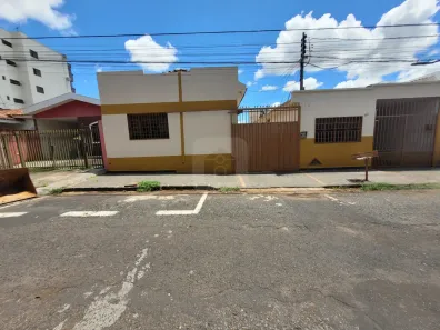 Casa com 3 Quartos para alugar, 80m² no Centro, Uberlândia