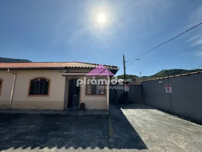 Casa com 2 Quartos à venda, 60m² no Jardim Casa Branca, Caraguatatuba