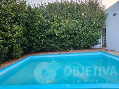 Casa com 4 Quartos para alugar, 298m² no Lídice, Uberlândia