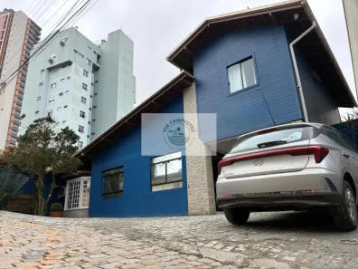 Sobrado com 3 Quartos à venda, 200m² no Atiradores, Joinville