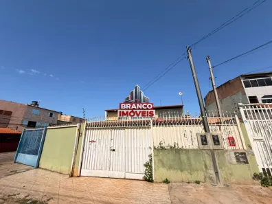 Casa com 2 Quartos para alugar, 100m² no Samambaia Sul, Brasília