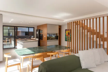 Casa de Condomínio com 3 Quartos à venda, 247m² no Santa Cândida, Curitiba