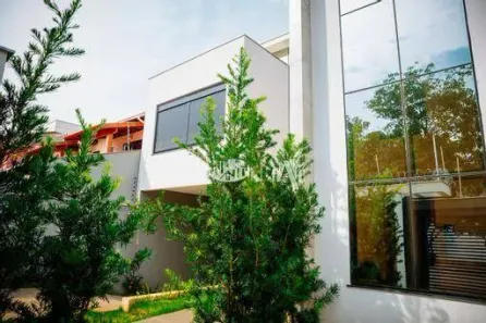 Casa com 3 Quartos à venda, 380m² no Lago Parque, Londrina