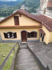 Casa com 3 Quartos para venda ou aluguel, 10m² no Castrioto, Petrópolis