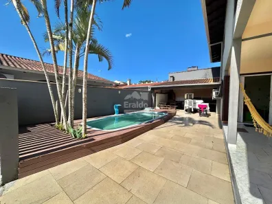 Sobrado com 5 Quartos à venda, 205m² no Santa Terezinha, Pontal do Paraná