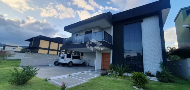 Casa de Condomínio com 4 Quartos à venda, 310m² no São João do Rio Vermelho, Florianópolis
