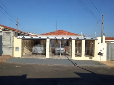 Casa com 2 Quartos à venda, 210m² no Centro, Araraquara