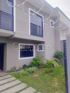 Sobrado com 3 Quartos à venda, 148m² no Uberaba, Curitiba