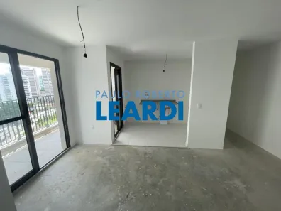 Apartamento com 2 Quartos à venda, 67m² no Vila Anastácio, São Paulo