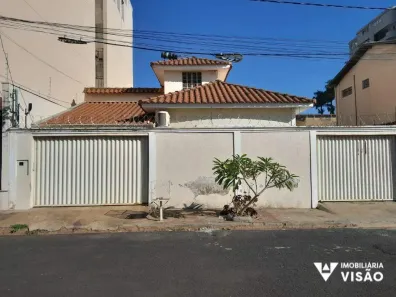Casa com 3 Quartos à venda, 130m² no Universitário, Uberaba