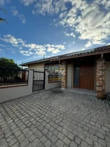 Casa com 3 Quartos à venda, 233m² no Jardim Iririú, Joinville