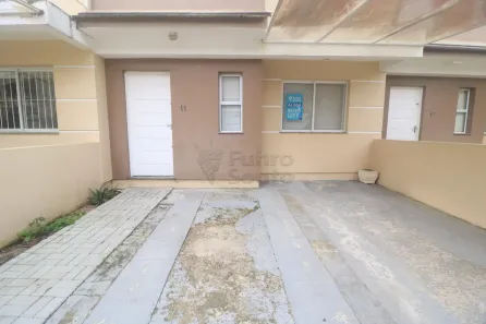 Casa de Condomínio com 3 Quartos para alugar, 120m² no Laranjal, Pelotas