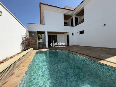 Casa com 4 Quartos para alugar, 350m² no Fundinho, Uberlândia