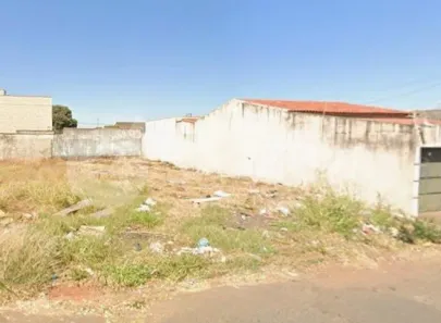 Lote/Terreno à venda, 250m² no São Jorge, Uberlândia