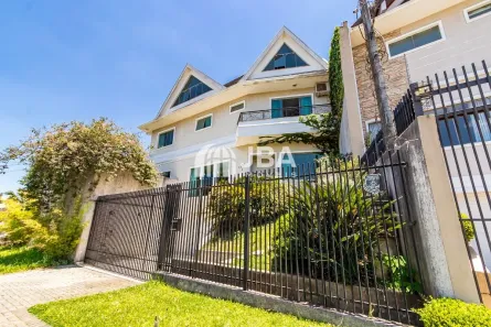 Sobrado com 3 Quartos à venda, 272m² no Guaíra, Curitiba