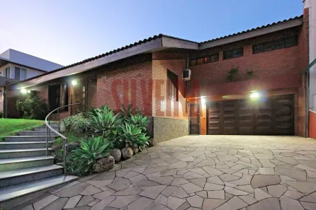 Imóvel Comercial à venda, 350m² no Três Figueiras, Porto Alegre
