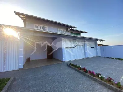 Casa com 3 Quartos à venda, 220m² no Guanabara, Joinville