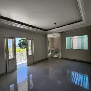 Sobrado com 5 Quartos à venda, 250m² no Chácaras Tubalina e Quartel, Uberlândia